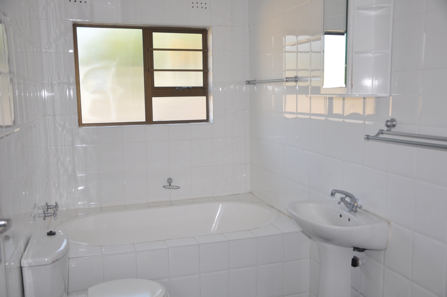 3 Bedroom Property for Sale in Bonza Bay Eastern Cape